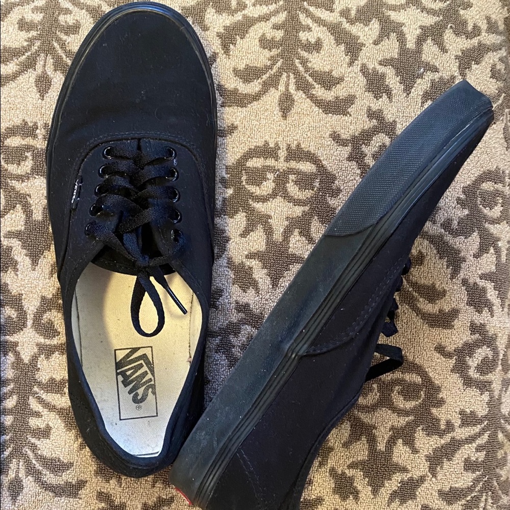 Men’s Black Vans *LIKE NEW*